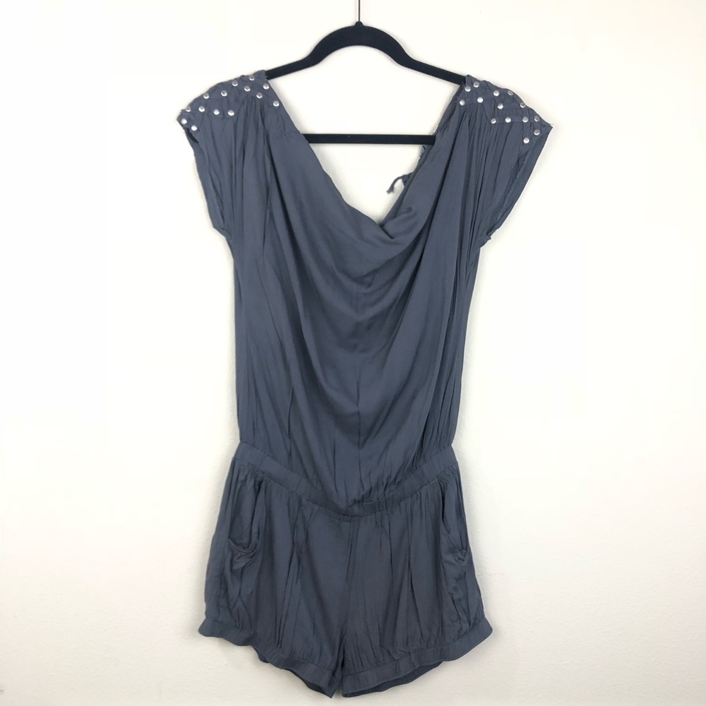 GRAY ROMPER WITH METAL DETAILING ON SHOULDER IN S